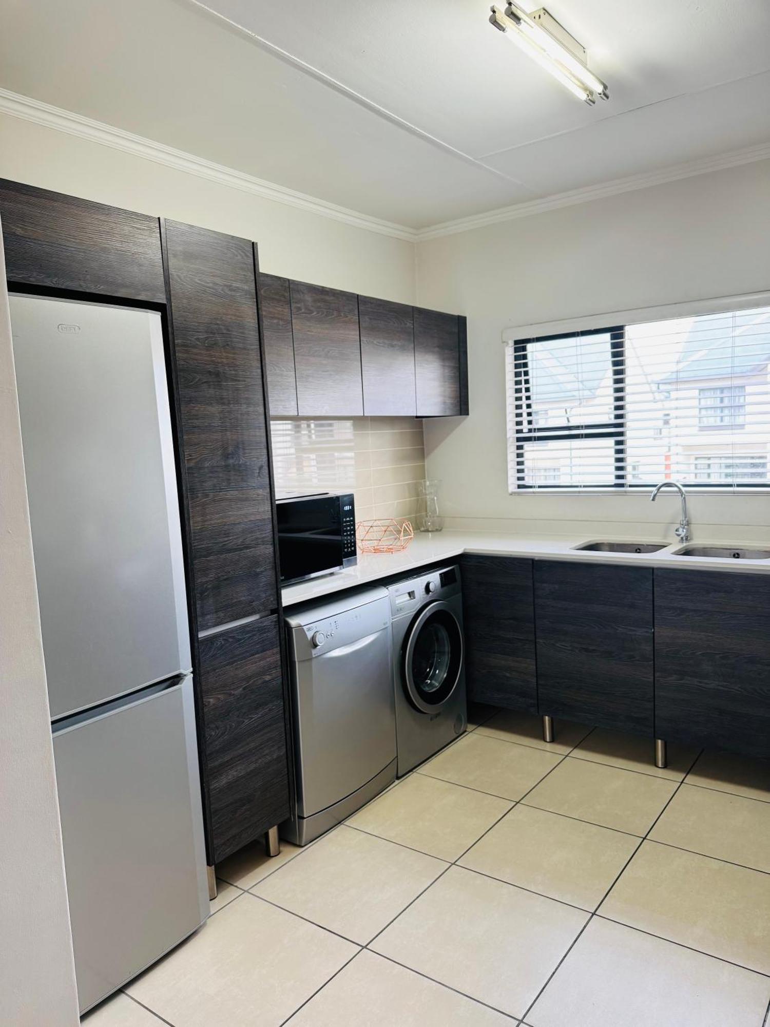 Jmm Investments 2 Bedroom Apartment Antwerp